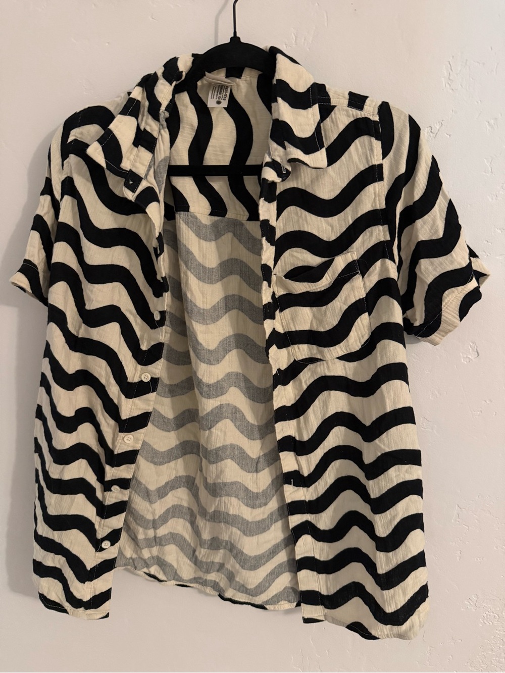 Hanna Andersson Wavy Striped Short Sleeve Button-Up Shirt - Black & Cream